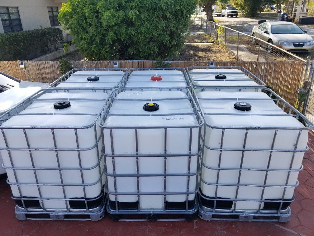 Water tank, caged ibc tote tanks. 275 glls.