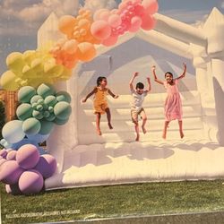 Member's Mark Celebration White Bounce House