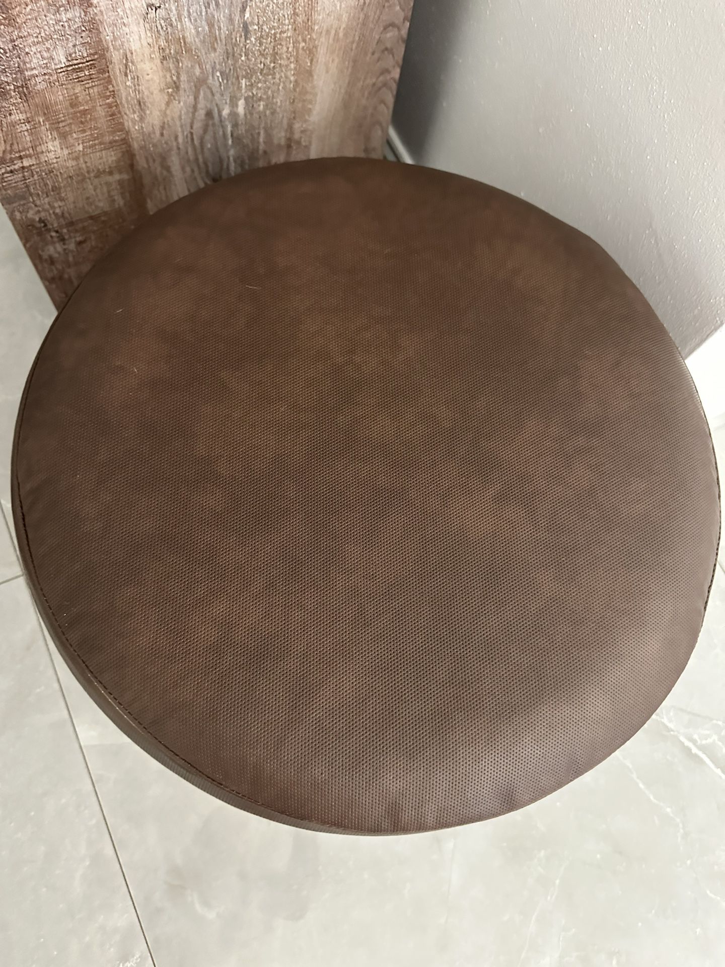 Brown Ottoman PRICE IS NEGOTIABLE!!