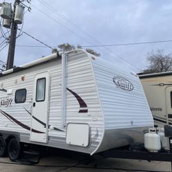 2014  Jayco swift 22ft Half Ton Tow