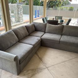 L-Shaped Couch With Bed Pull-Out