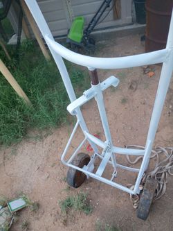Dolly for barrels