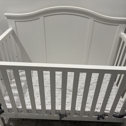 White crib with newton breathable mattress included