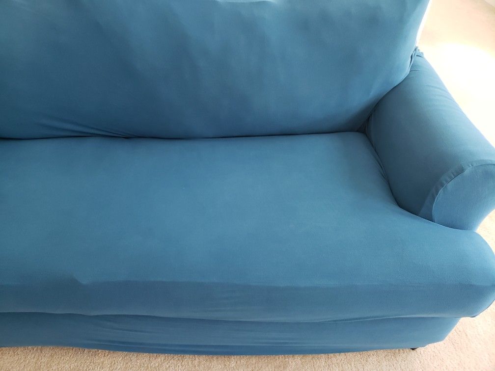 Rooms To Go Sofa With Easygoing Cover