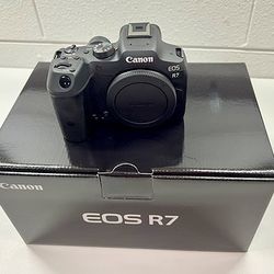 Canon R7