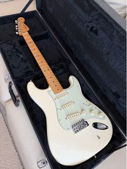 Custom MIM Fender Strat with Hardshell case