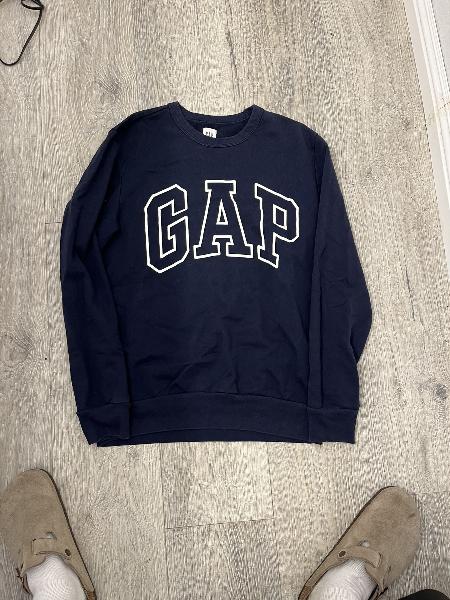 GAP CREWNECK (medium)