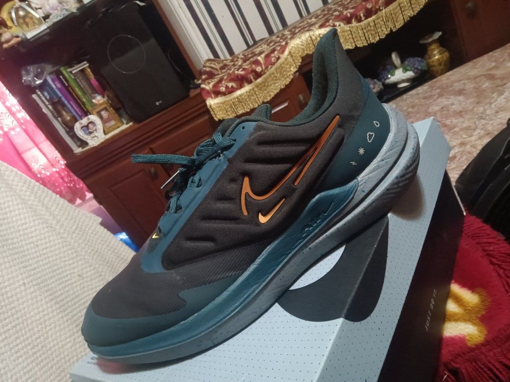 Nike Air Winflo Shield Size 10.5