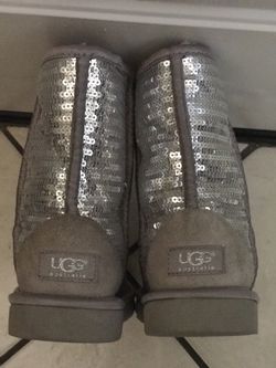 UGG boot size 4