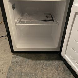 1.1 cu.ft. Compact Single Door Mini Upright Freezer 