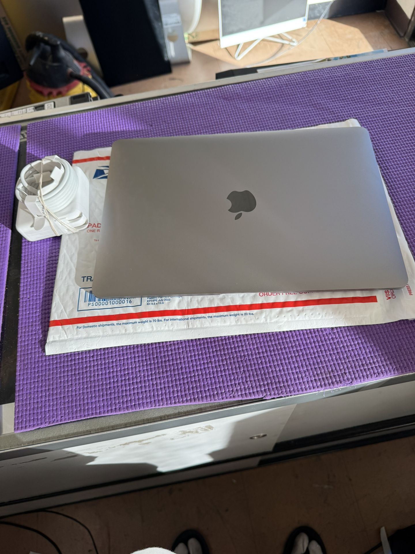 MacBook Air A2337 – 8GB / 256GB – Space Gray – Apple Certified Refurbished