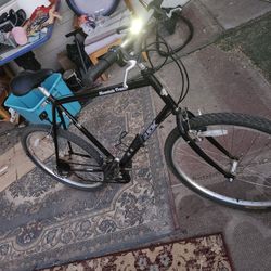 Mountain Bike   TREK 820 26INCH  18SPEED SHIFTING AND BREAK PERFECT With Light  Front    And   Pump Air  EVERYTHING IS PERFECT 