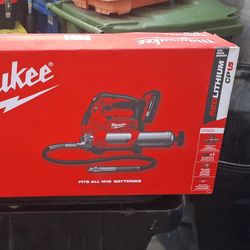 Milwaukee M-18 2 Speed Grease Gun Kit