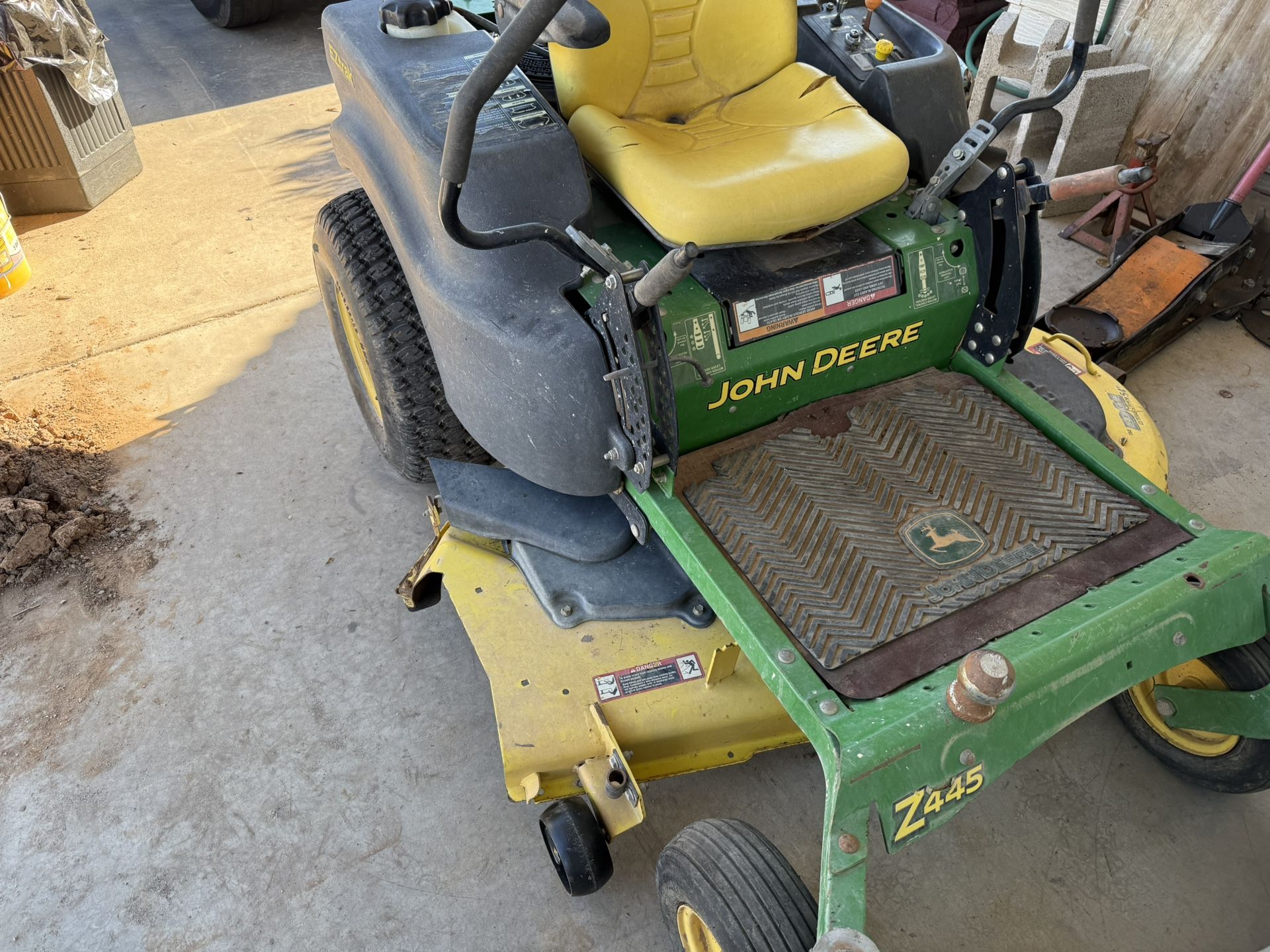 John Deere Zero Turn Lawn Mower Model Z445