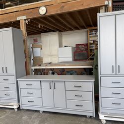 Dresser set