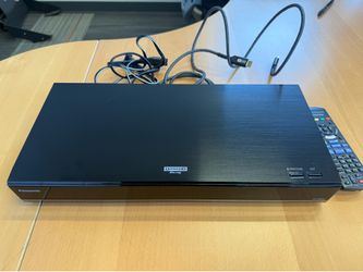 Panasonic UB820 4k player with remote and cables