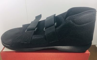 Walking cast shoe boot post open
