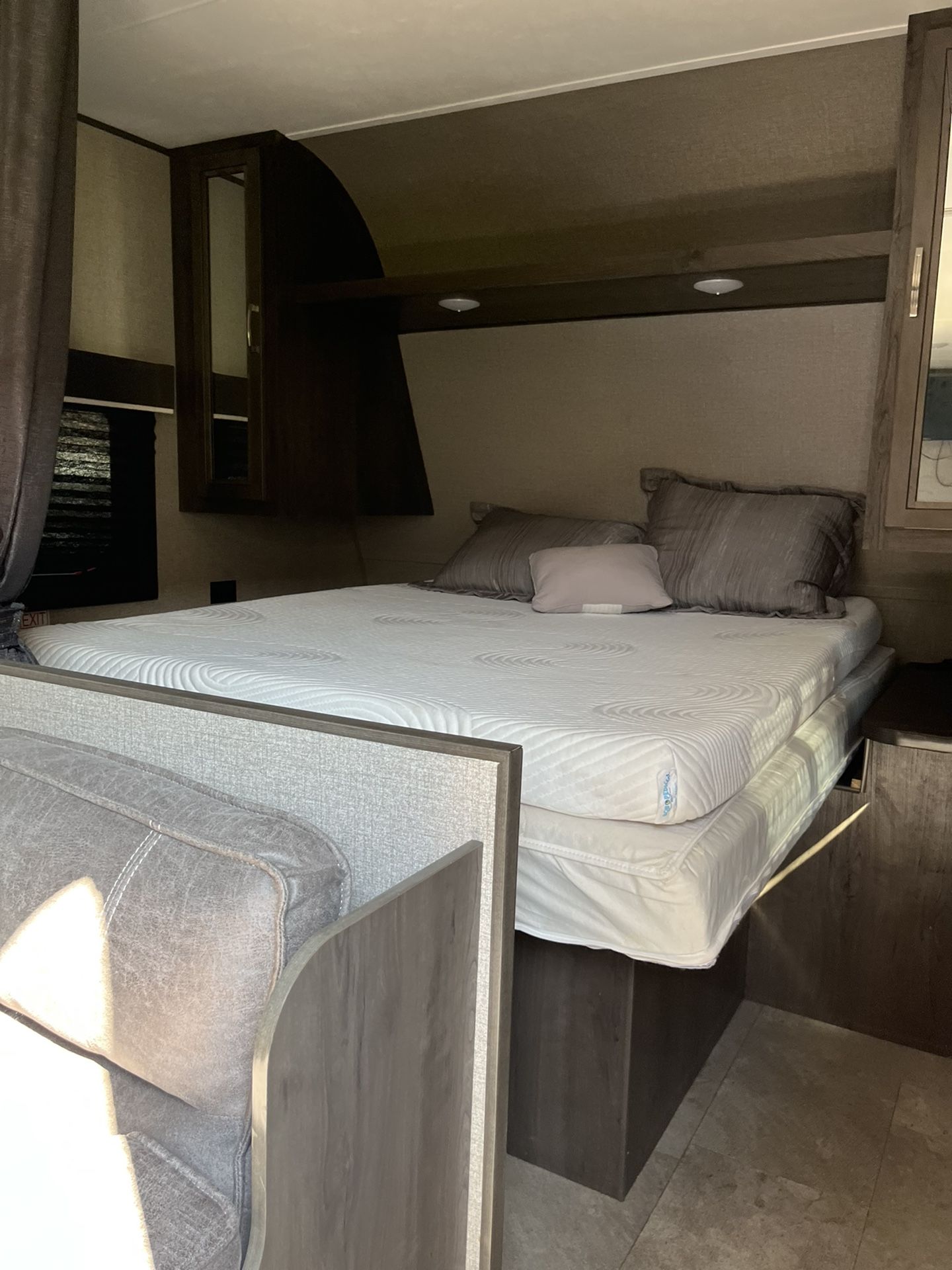 2020 Jayco Flight Bunk Beds 28 Foot Trailer Used 2x Like New for Sale