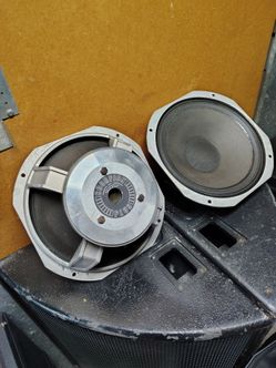 Pair of Peavey Scorpion Plus 12" Speakers Drive