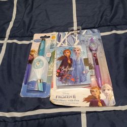 Disney Frizen II MINI DIARY WITH PEN & DISNEY FROZEN PROJECTOR PEN.