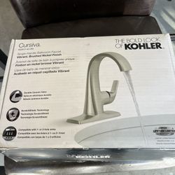 Cursiva Single Handle Faucet 