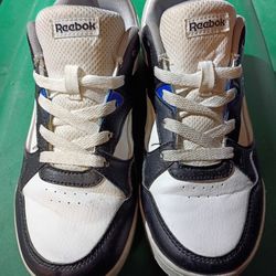 Boy's Reebok Shoes Size 5 Youth 