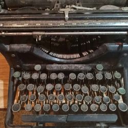 Antique Typewriter 