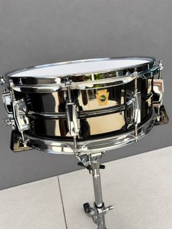 NEAR MINT LUDWIG BLACK BEAUTY SNARE B-STOCK