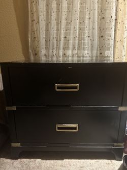 2 Nightstands