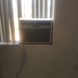 Window Air Conditioner  Large 220 Volt. Only a couple Of Years Old. Plugged In And Working 