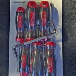7 - PIECES  SCREWDRIVER SET, NEW.