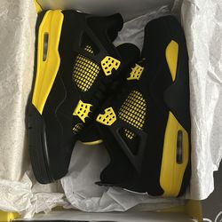 Jordan 4 Retro Thunder