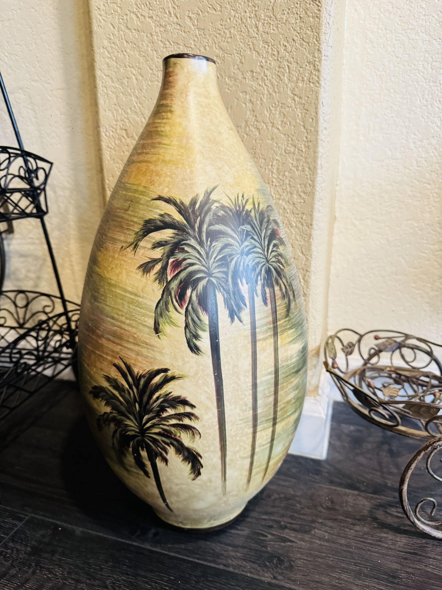 Hand-painted ceramic Bellagio palm tree vase
