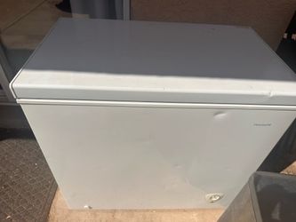 Frigidaire 7.0 Cu. Ft. Chest Freezer – Excellent Working Condition
