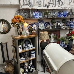 Antique And Vintage Collectibles 