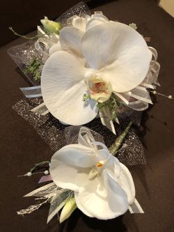 Corsage y botounier para sus fotos de graduación