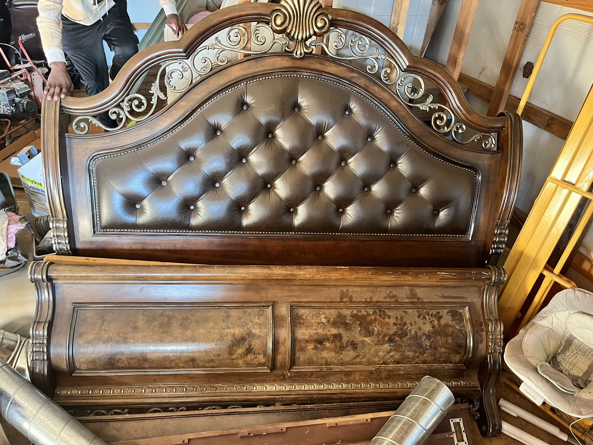 Pulaski Birkhaven King Sleigh Bed
