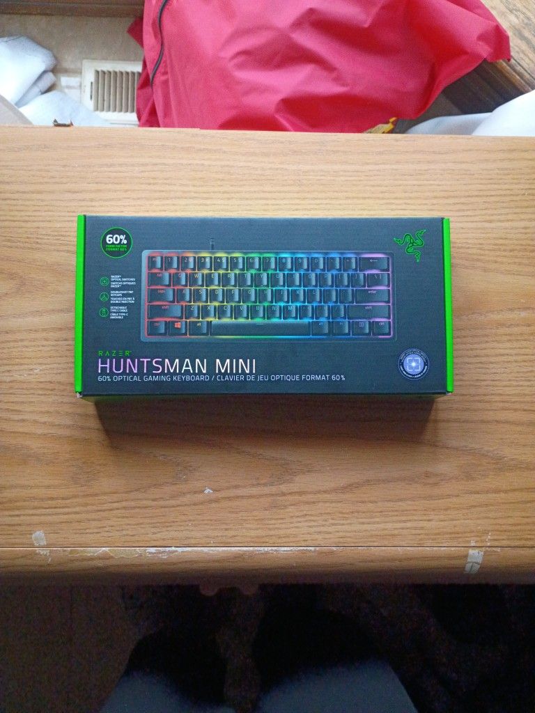 RAZER HUNTSMAN MINI 60% Optical Gaming Keyboard. Razer Clicky Purple Switches.