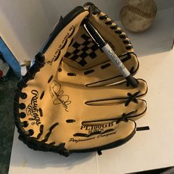 Rawlings Derek Jeter like new 10” baseball glove correctly broken in comes with 2 baseballs Plainfield, Illinois