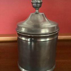 pewter tobacco jar RARE VINTAGE ANTIQUE WILLIAMSBURG PEWTER LIDDED CANISTER HUMIDOR/TEA/TOBACCO  JAR for Sale in Centerville, OH