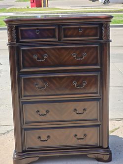 DRESSER
