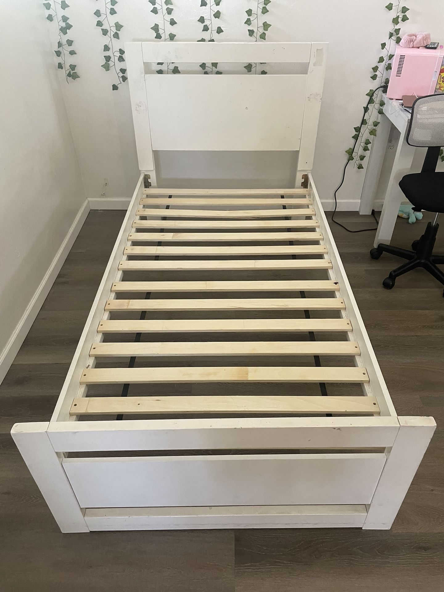 Twin bed frame White