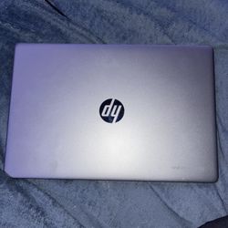 HP- 15.6” Full HD Chromebook Plus Laptop with Google AI - Intel Core i3 - 8GB Memory - 128GB UFS - Mineral Silver