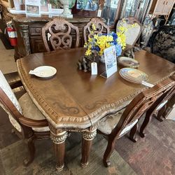 AICO By Michael Amini TORINO Dinning Set 