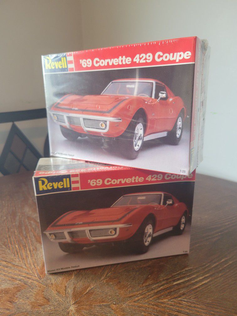 Revell #7149 '69 Corvette 429 Coupe 1:25 Scale Model Kit Factory Sealed Misprint "427 Coupe"