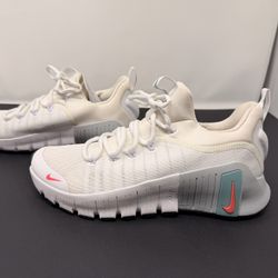Women's Size 8 Nike Free Metcon 6 Training Shoes.