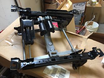 GMC Chevy Envoy Trailblazer power seat adjuster GM 89039383 new OEM