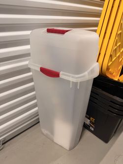 Clear Plastic Storage Bin with Lid