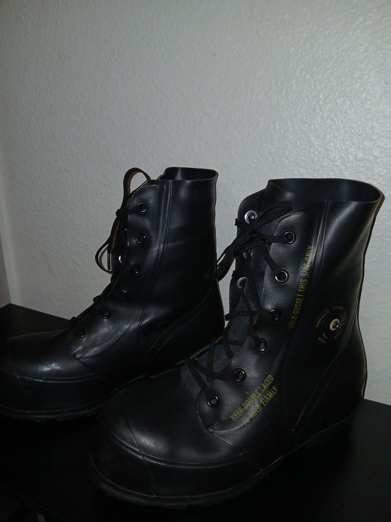 Mens Waterproof Steal Toed Boots Size 9W