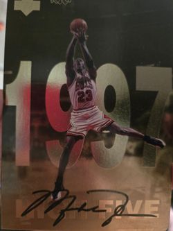 Michael Jordan card # 12 of set signed